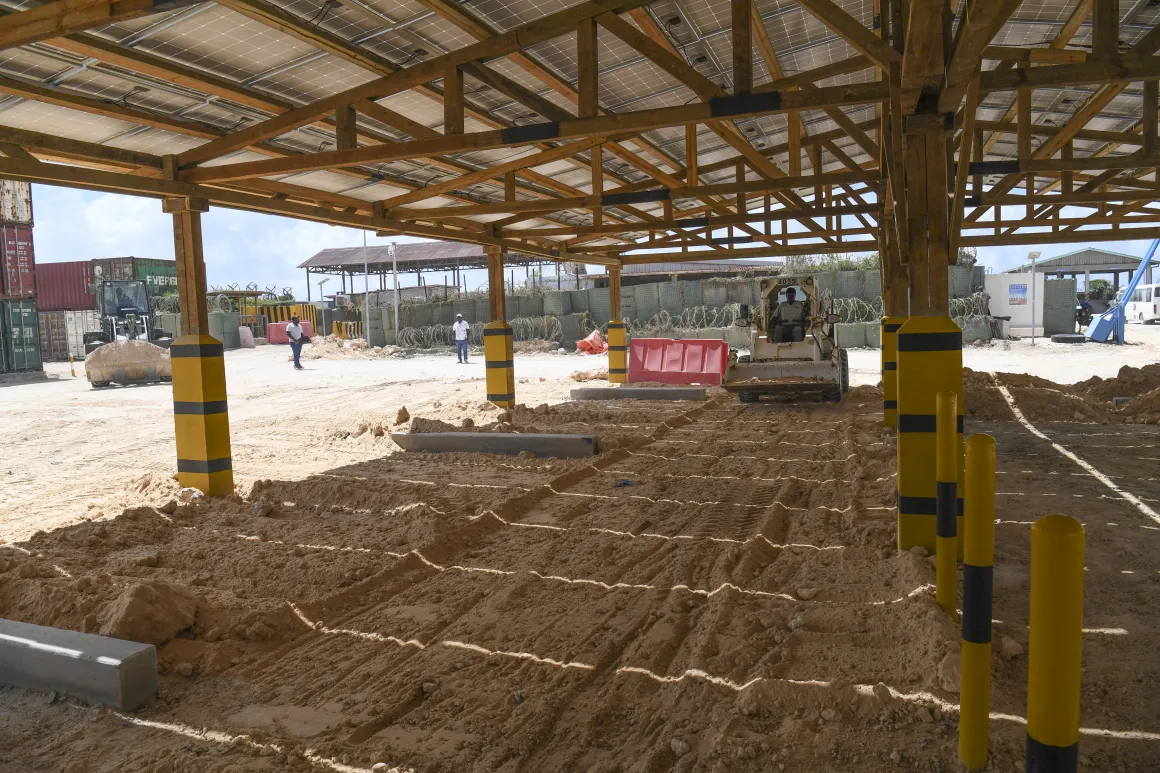 13._solar_farm_parking_building_it