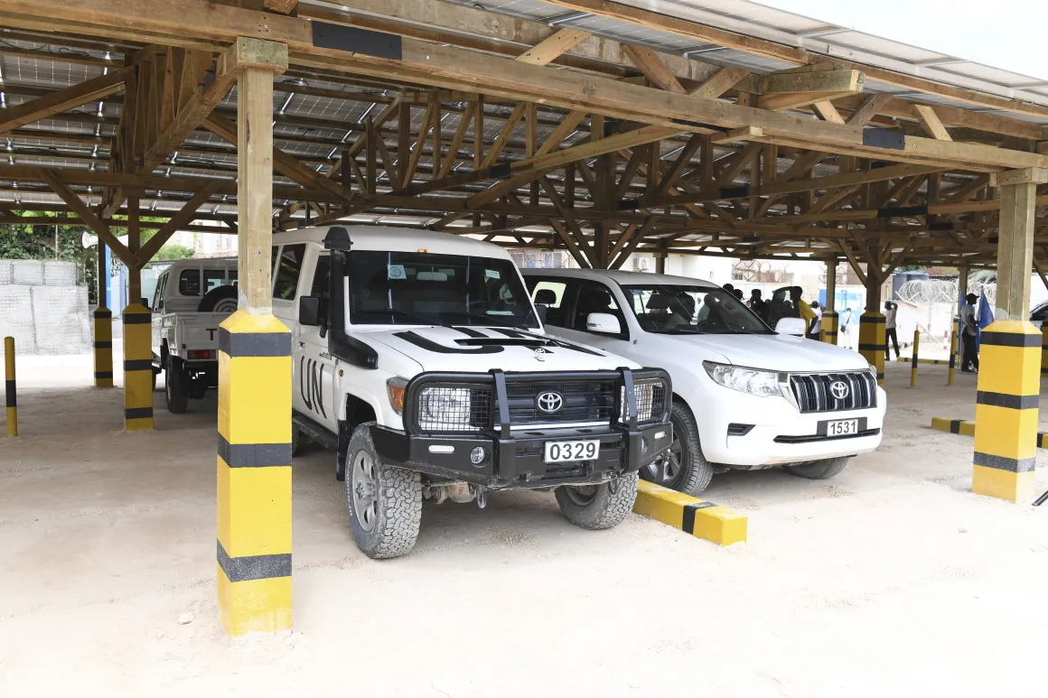 8._solar_farm_parking_inauguration_vehicles