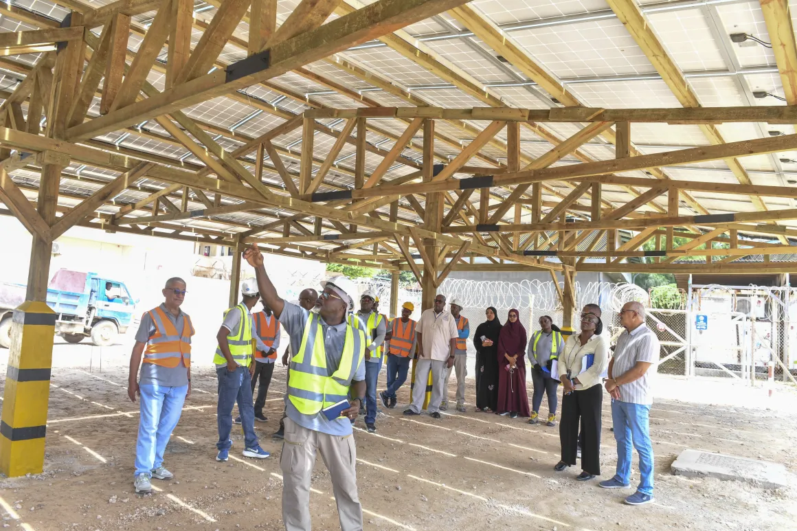 9._solar_farm_parking_building_it